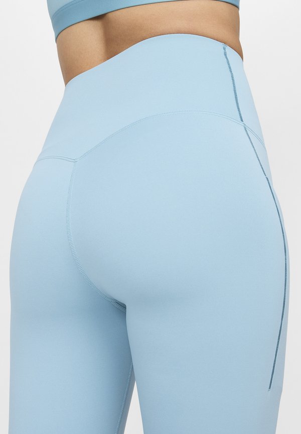 Nike Performance UNIVERSA