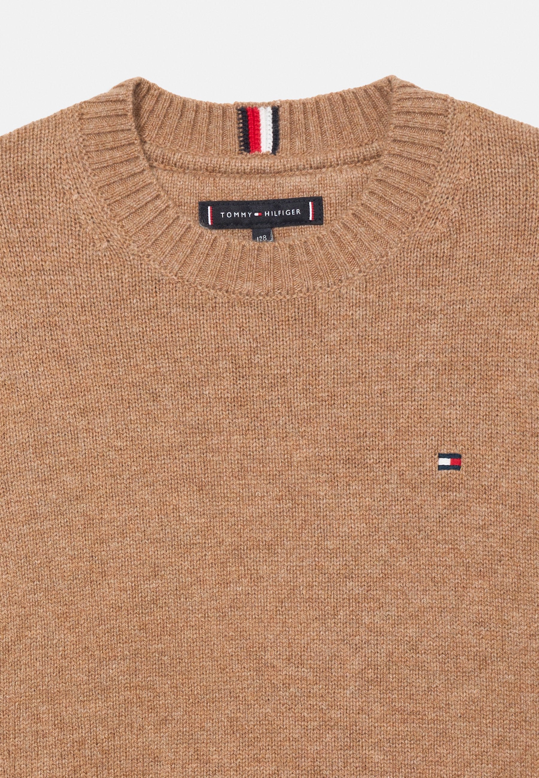 ESSENTIAL PURE LAMBSWOOL JUMPER Media 3