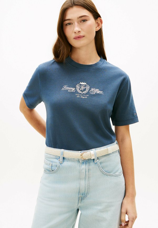 Tommy Hilfiger VARSITY CREST MDRN C-NK SS TEE - VARSITY CREST - Print T-shirt - dark blue