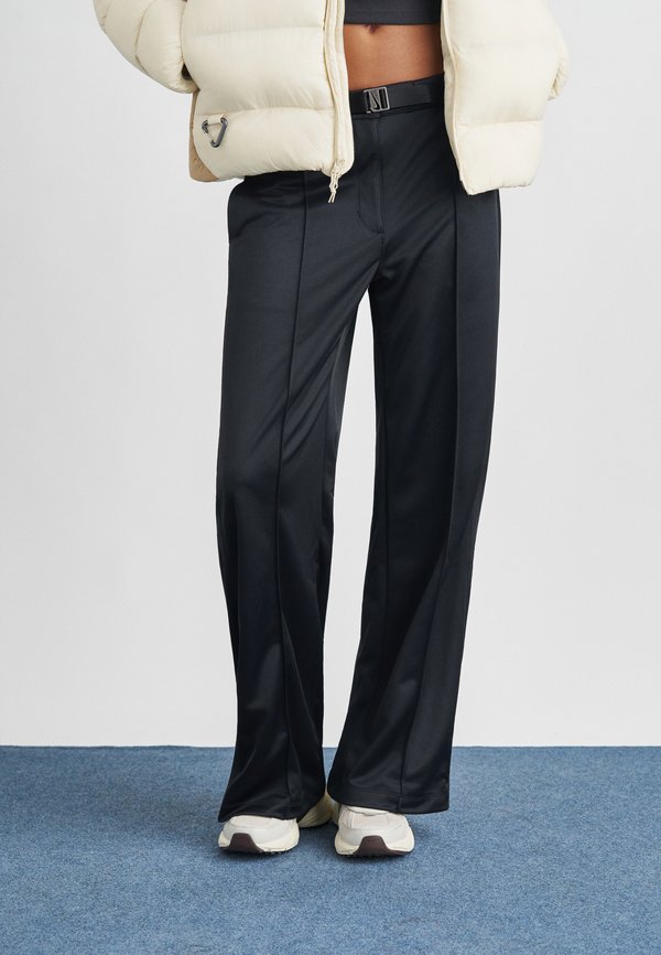 Nike Sportswear BELTED PINTUCK PANT - Trousers - black