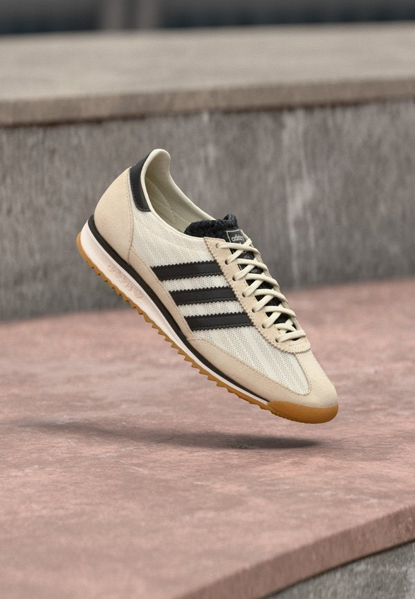 adidas Originals SL 72 OG - Trainers - off white/core black/white
