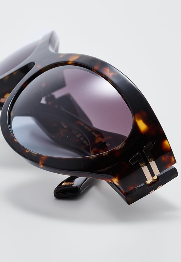 MARC JACOBS
