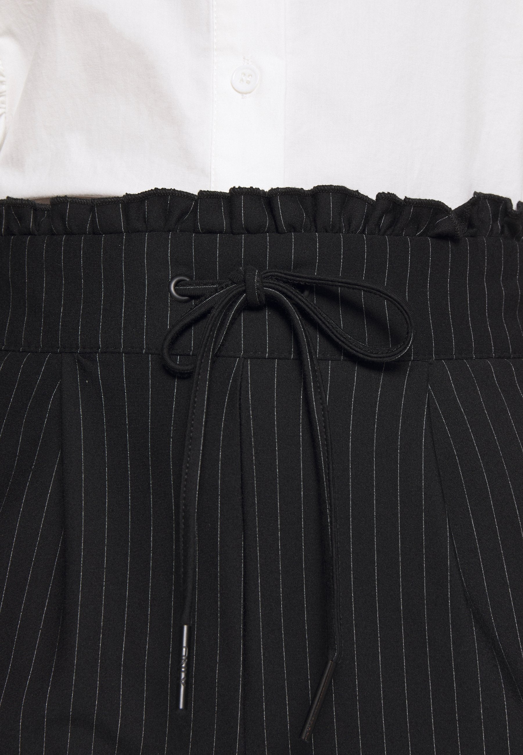 ONLPOPTRASH CLASSI PINSTRIPE FRILL Media 6