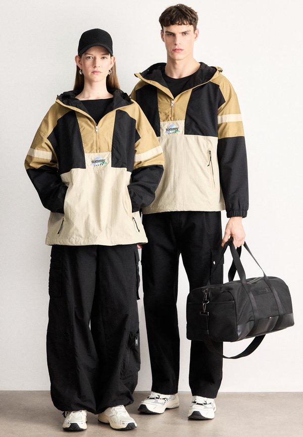 Tommy Jeans LIGHTWEIGHT RIPSTOP LOOSE POPOVER JACKET