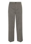 Graue Fischgrät-Hosen mit geradem Bein, flacher Vorderseite, Knopfverschluss und ohne sichtbare Taschen. Strukturierte Stoffoberfläche.