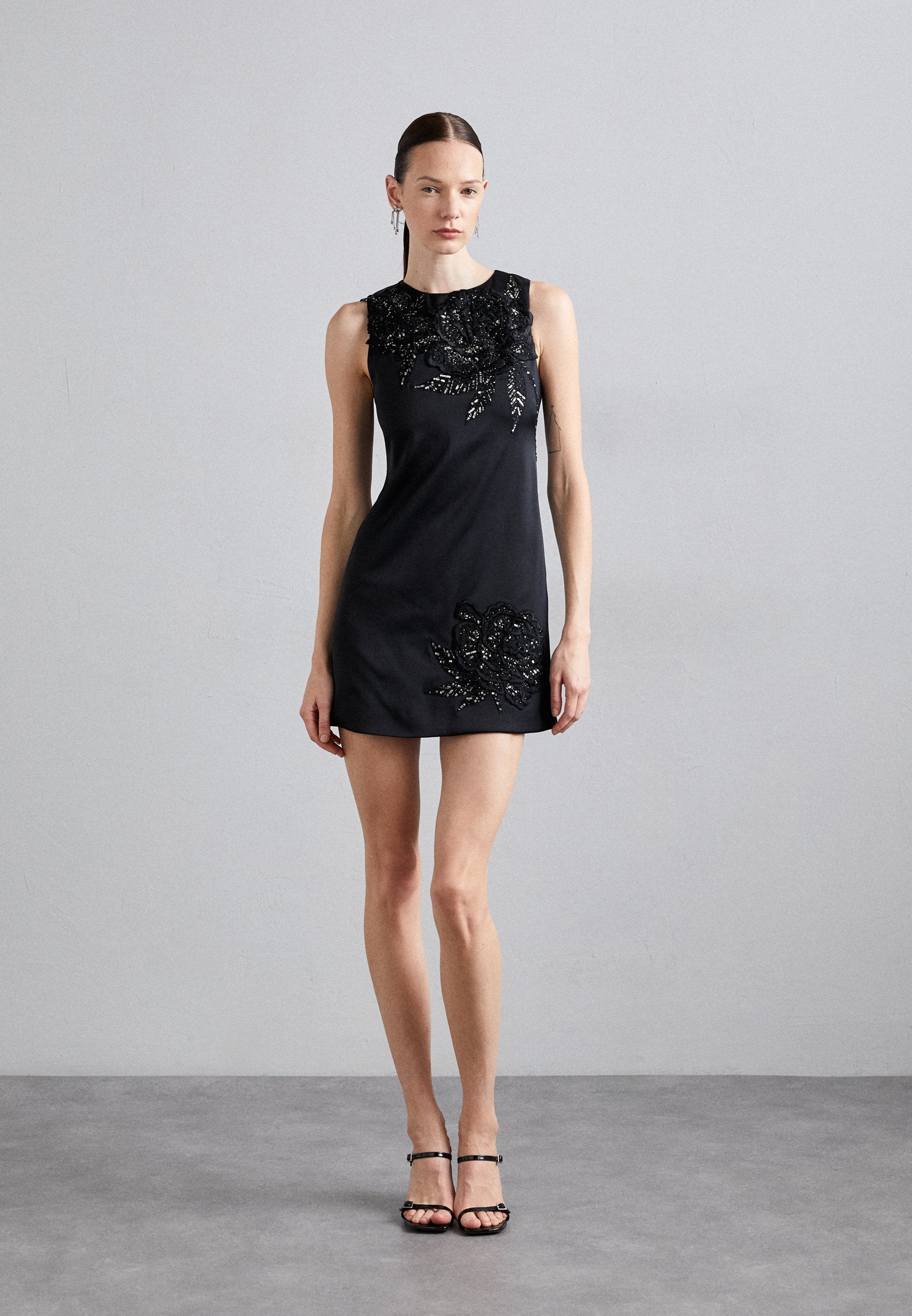 Alice + Olivia CLYDE EMBELL ALINE DRESS
