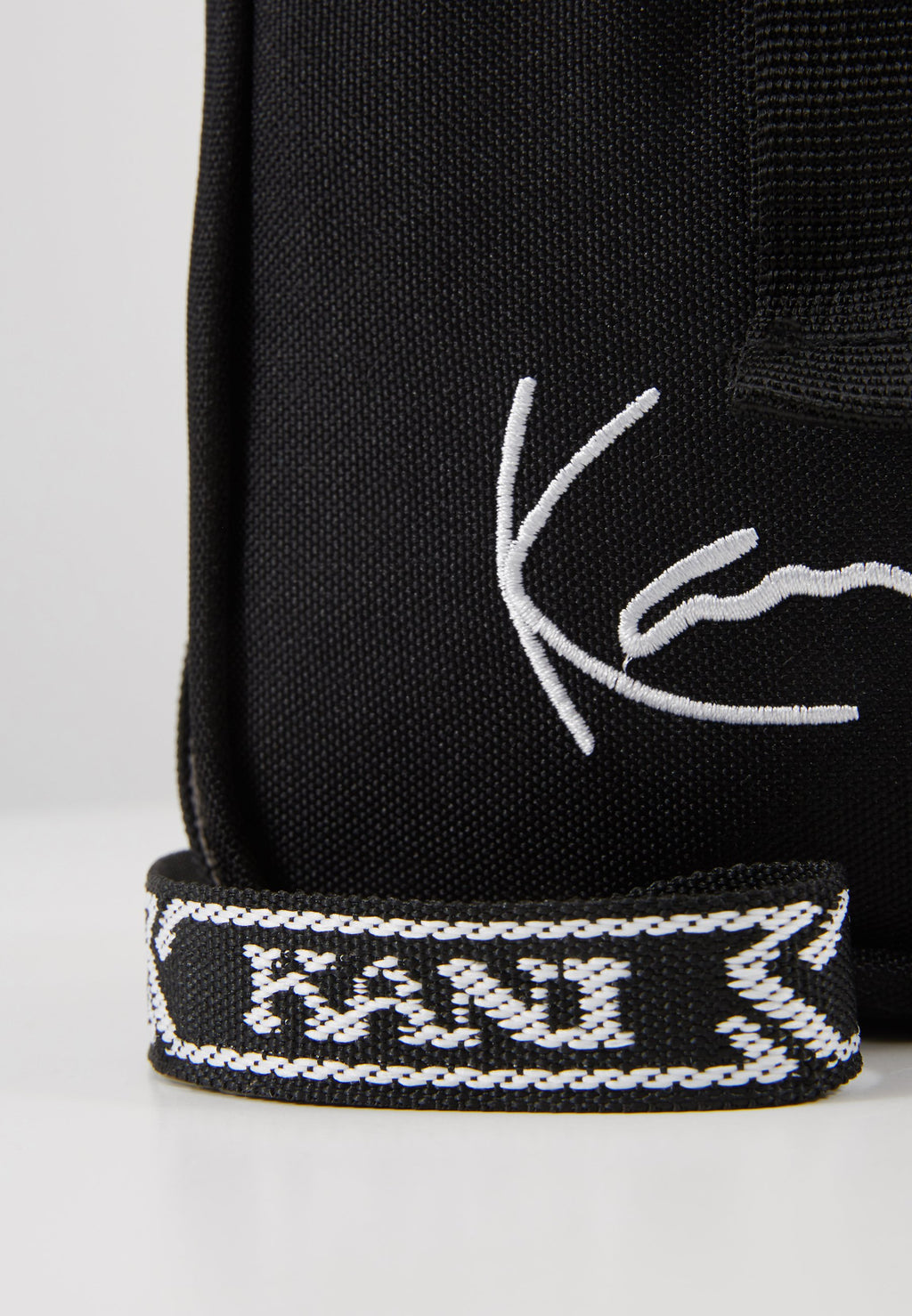 Karl Kani SIGNATURE TAPE MESSENGER BAG