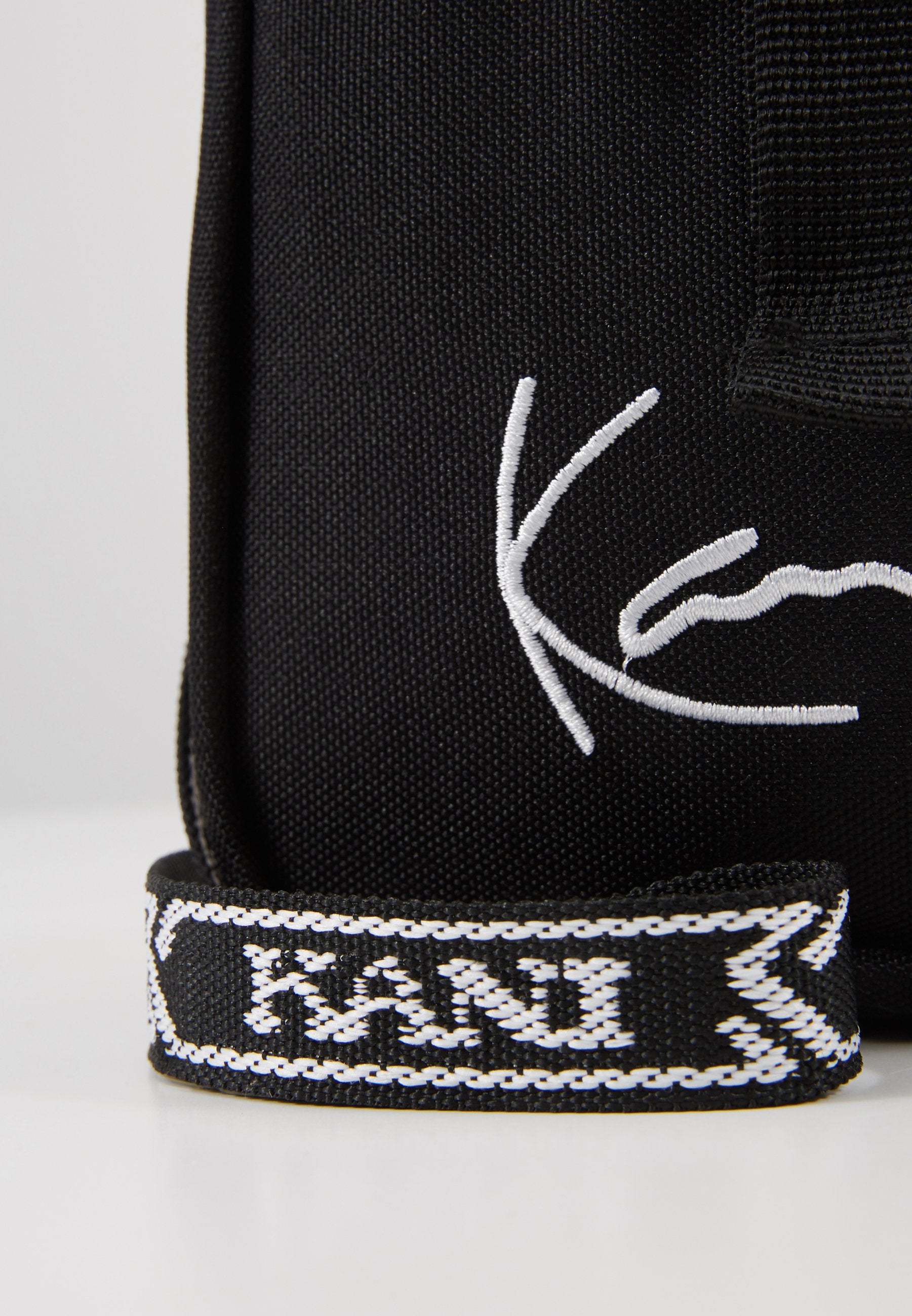 Karl Kani SIGNATURE TAPE MESSENGER BAG