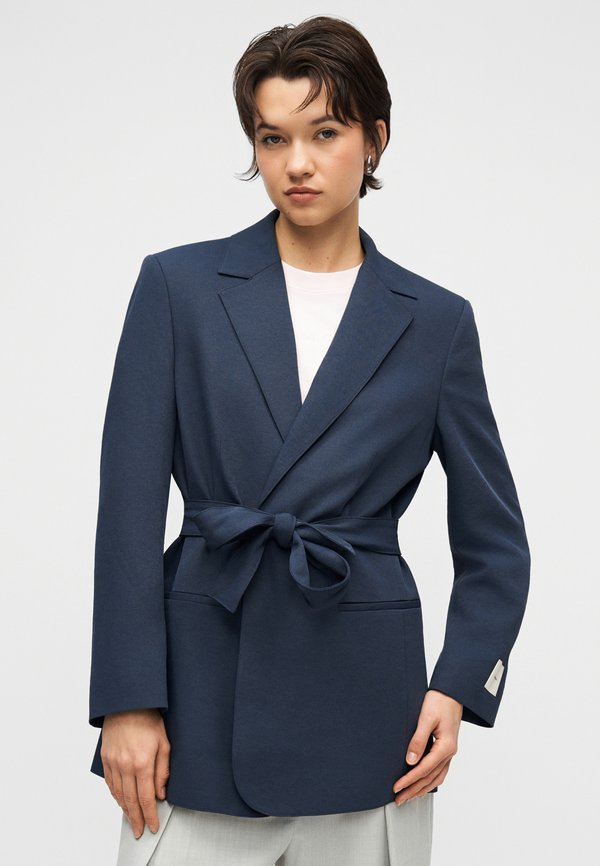 Calvin Klein CASUAL BELTED