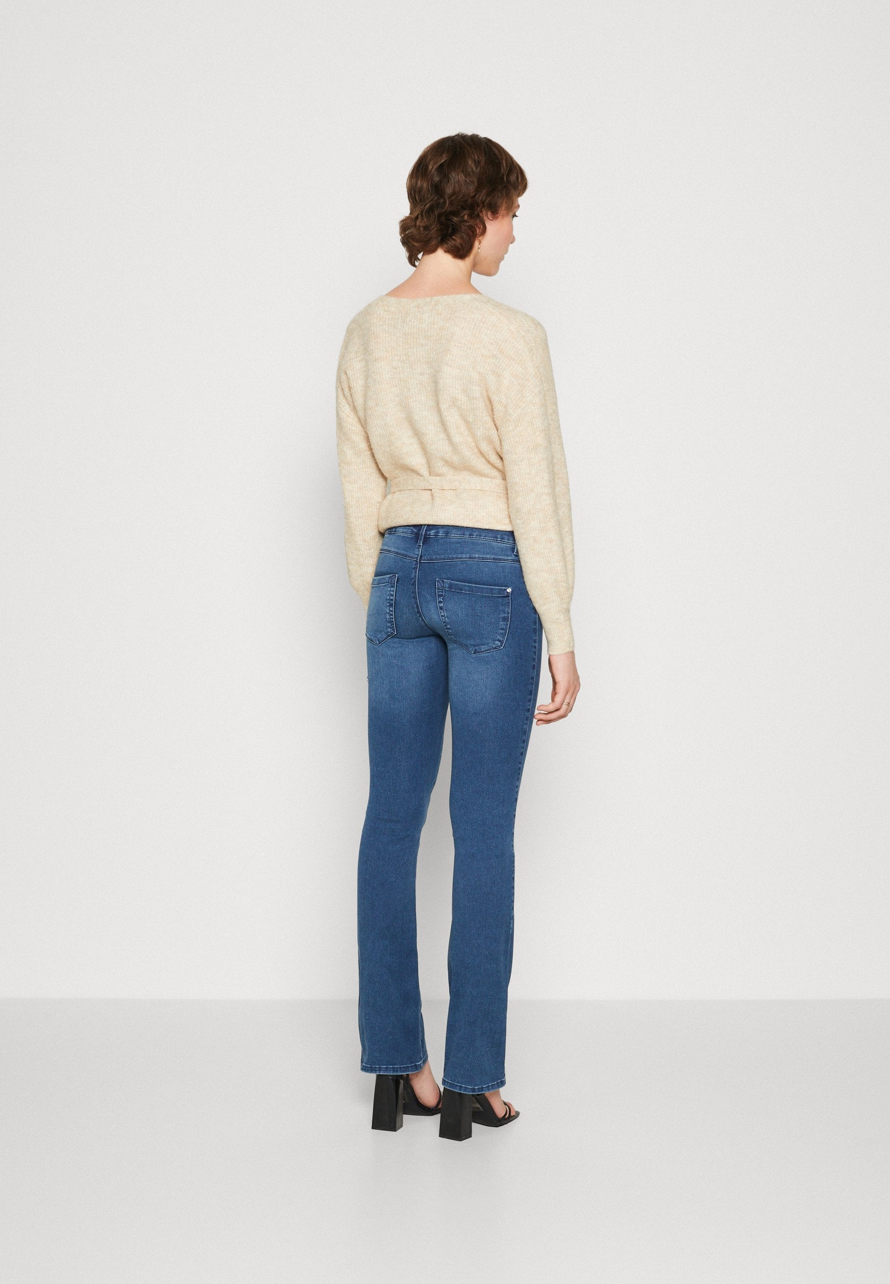 ONLROYAL LOW WAIST SWEET Media 4