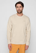Beige Baumwollpullover mit Rundhalsausschnitt und langen Ärmeln, der ein dezentes Logo auf der Brust sowie gerippte Bündchen und Saum aufweist.