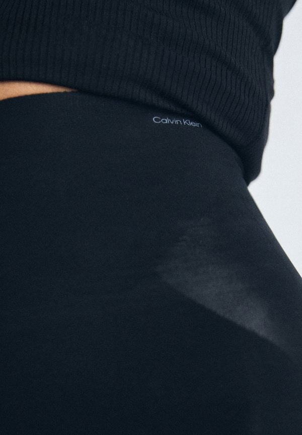 Calvin Klein Underwear SHAPEWEAR SCULPTED FIRM MICRO THIGH SHORT STAY PUT STRETCH