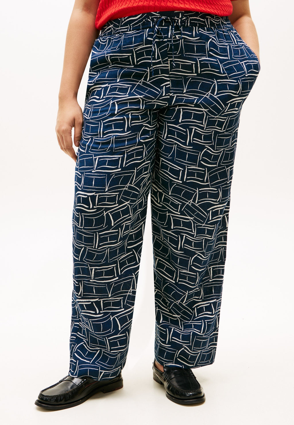 CURVE RELAXED PURE LINEN TROUSERS Media 3
