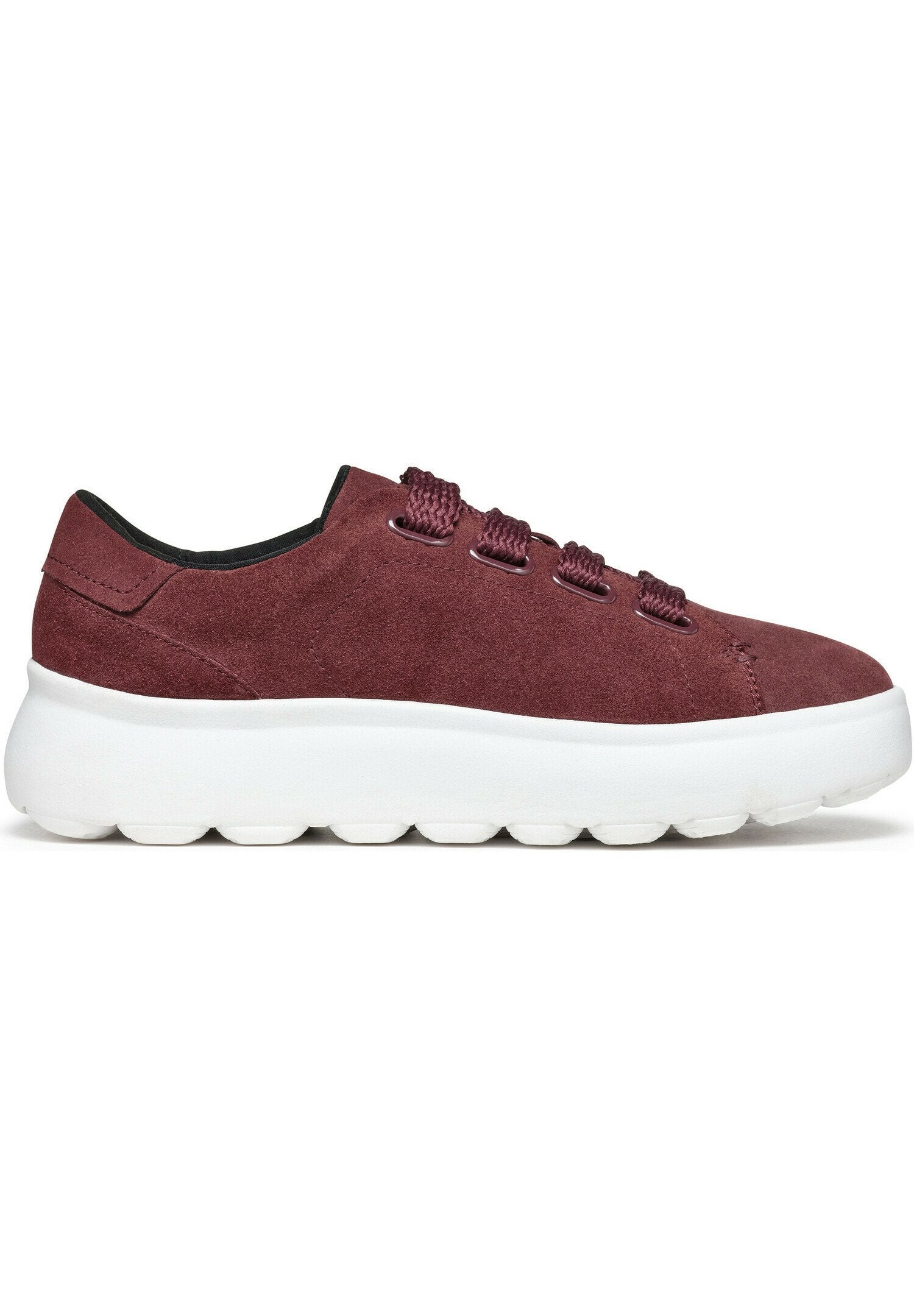 Burgunderfarbene Wildledersneaker mit einer weißen Gummisohle. Verfügt über abgerundete Kanten, strukturierte Schnürsenkel und ein niedriges Profil-Design.