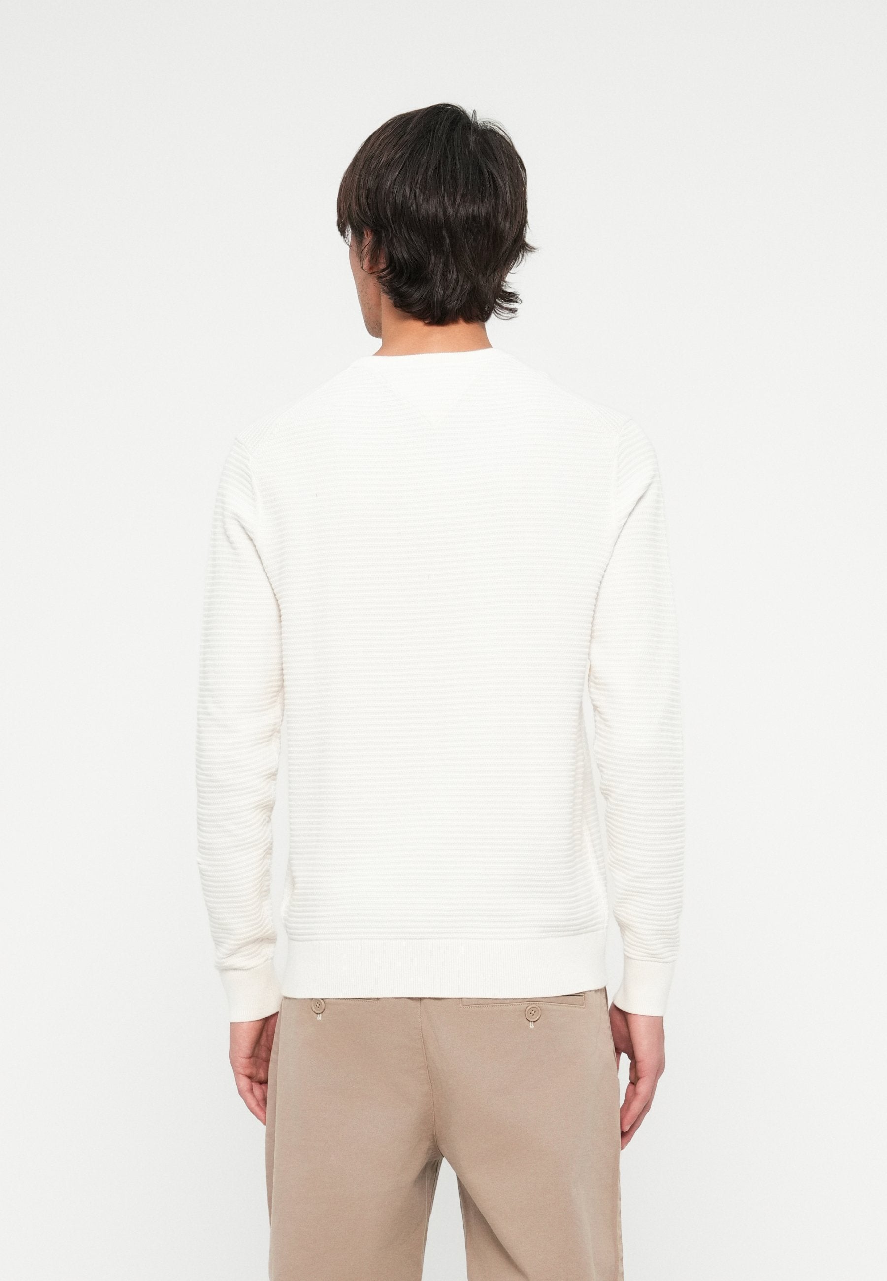 TEXTURED KNIT CREW NECK JUMPER Media 4