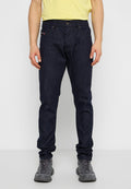 Dunkelblaue Jeans aus Denim im Slim-Fit-Stil, mit einem Knopfverschluss, fünf Taschen und einem kleinen Logotag auf der Vorderseite.