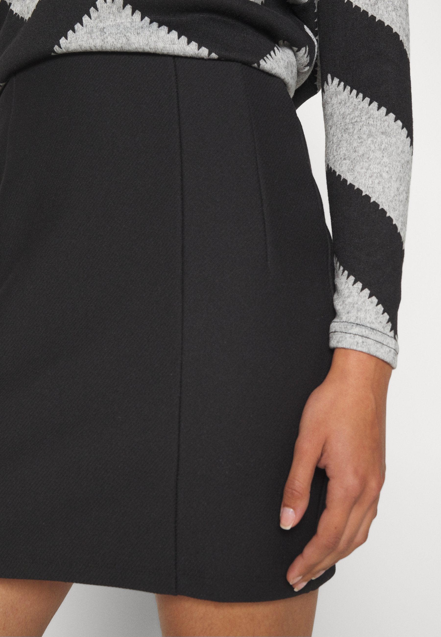 Noisy May NMKARLIE  A-SHAPE TWILL