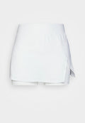 Weiße Skort aus weichem, dehnbarem Material. Verfügt über einen hohen Bund und einen seitlichen Schlitz. Eingebaute Shorts sorgen für Deckung und Komfort.