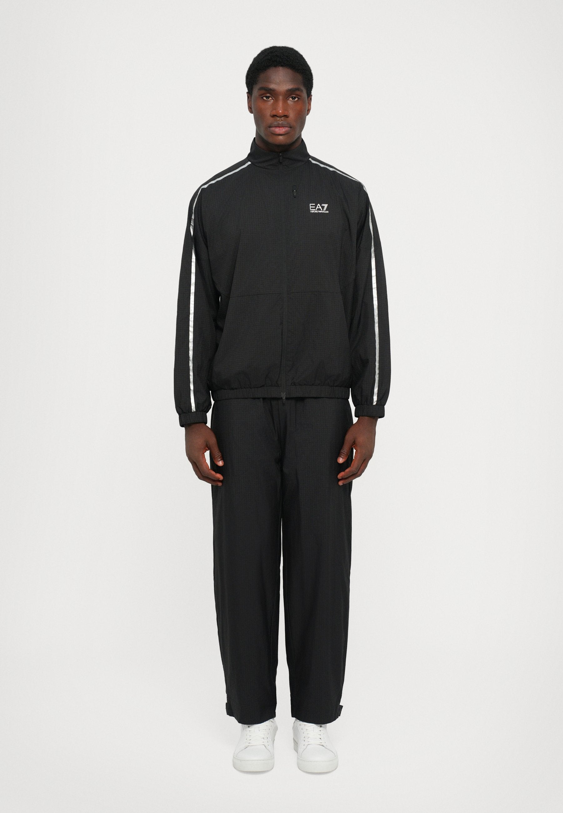 VENTUS UNISEX SET Media 3