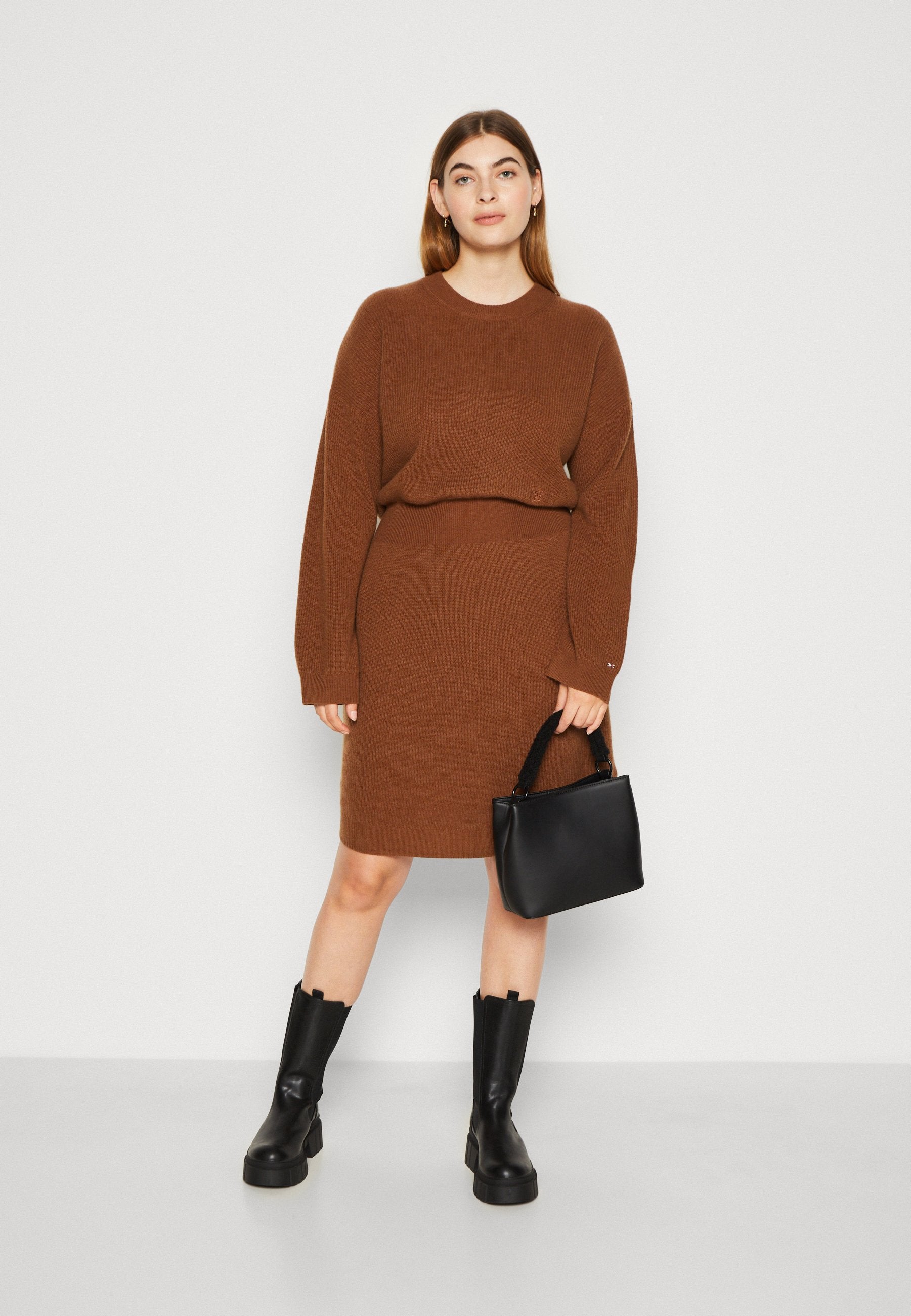 WAISTED DRESS Media 2