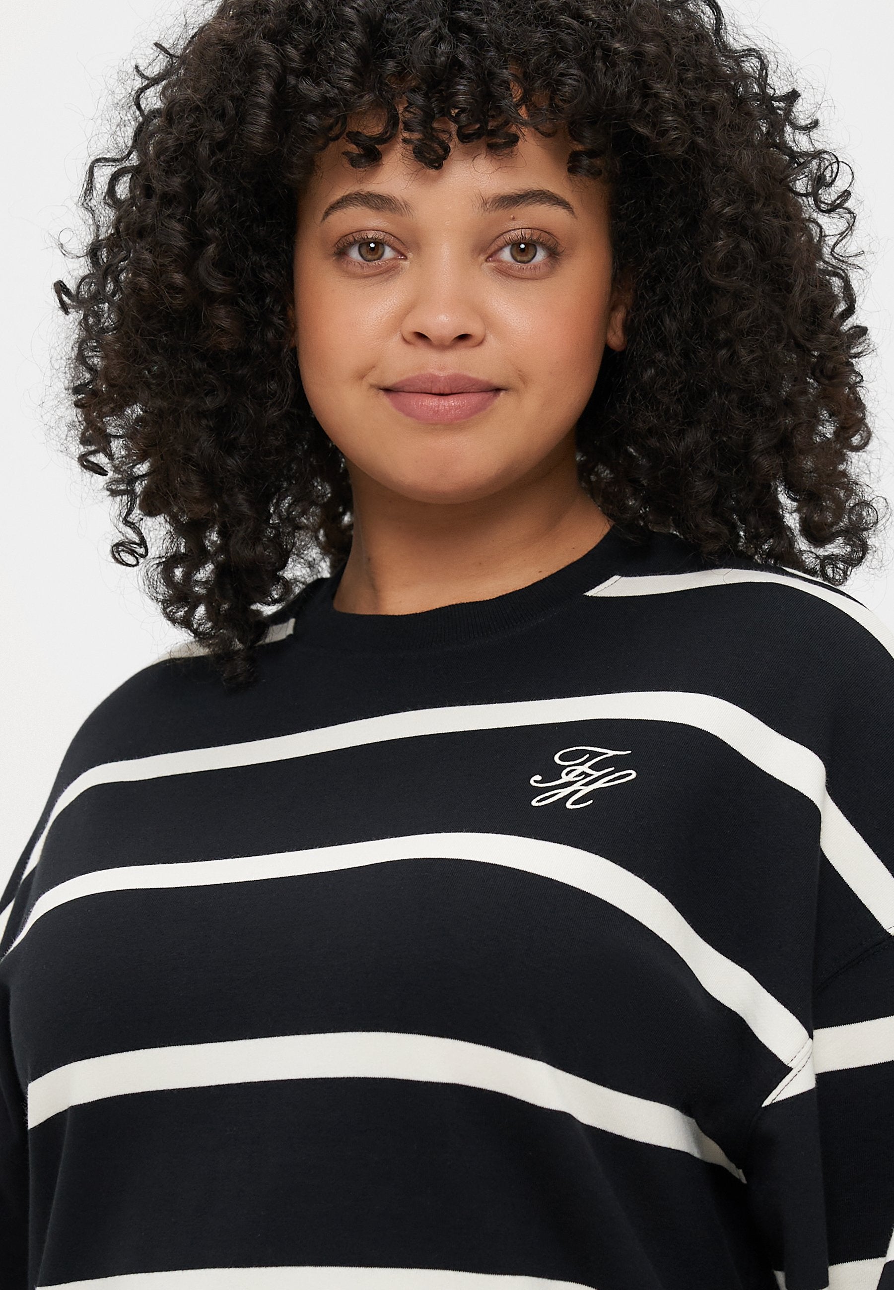 CURVE LOGO EMBROIDERY TERRY CREW NECK SWEATSHIRT Media 5