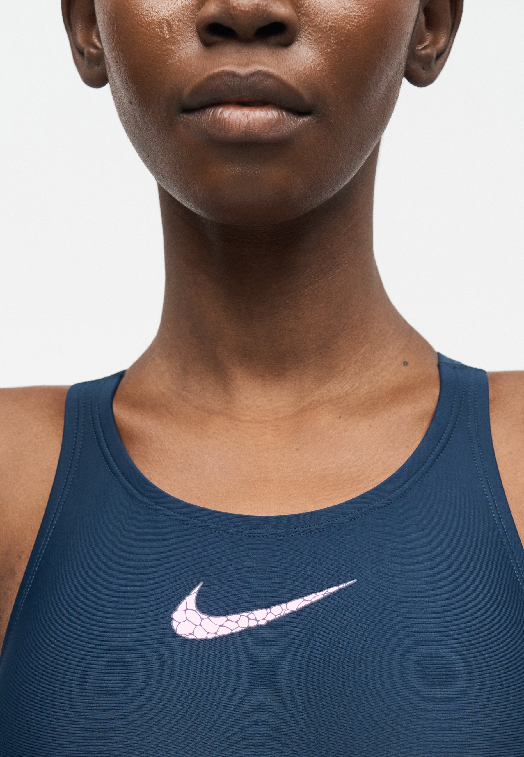 Nike Swim LOGO GRAPHIC PEBBLE FASTBACK ONE PIECE