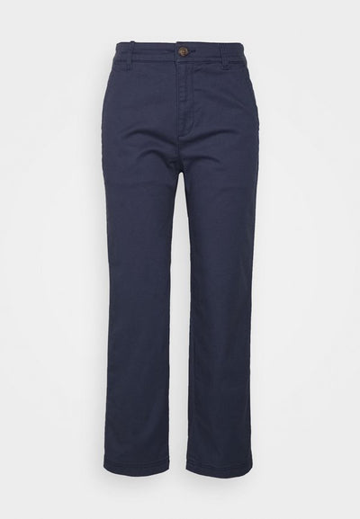 GAP GIRLFRIEND