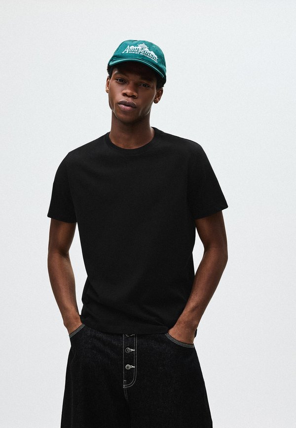 Bershka Basic T-shirt - black