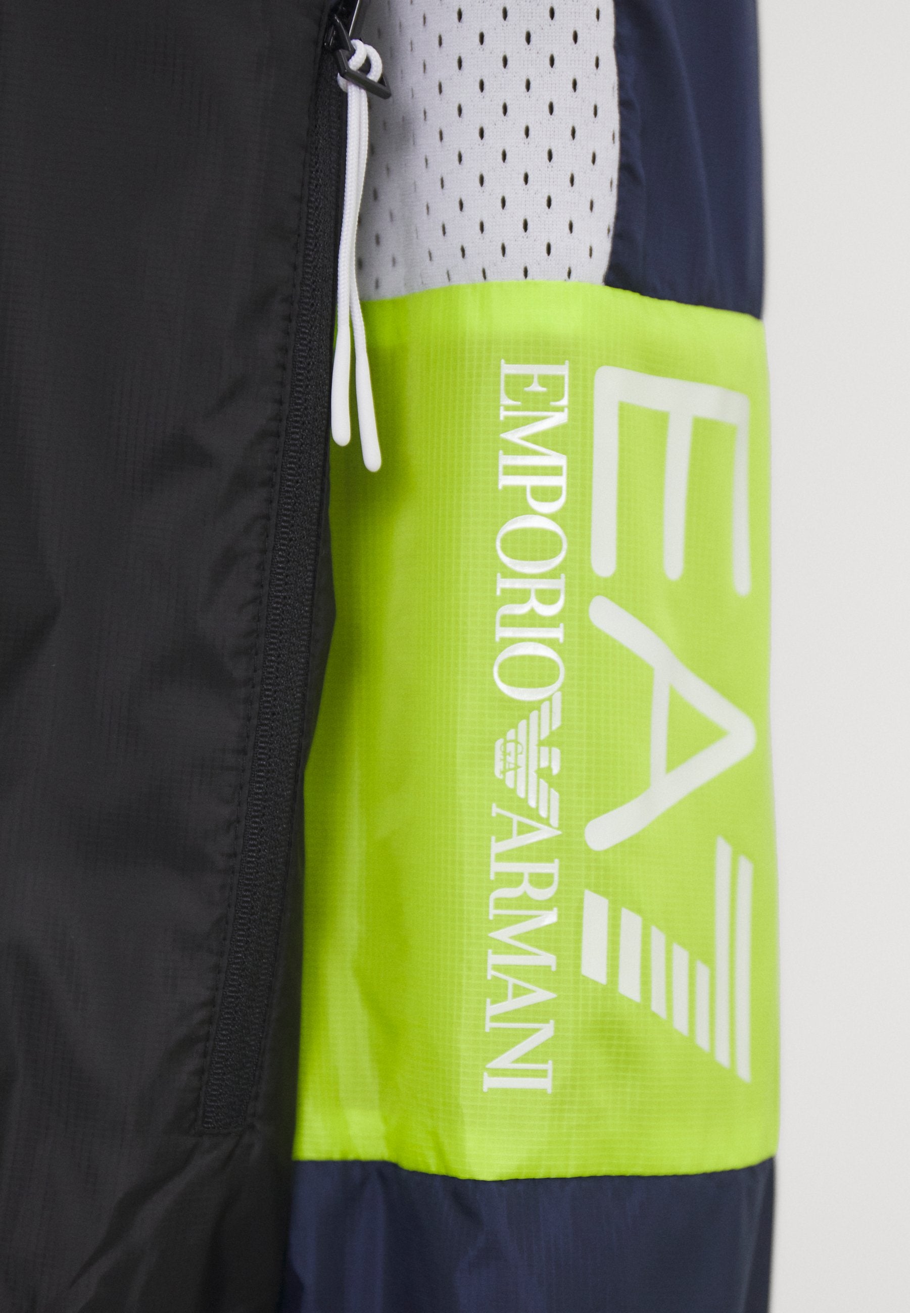 JACKET Media 8