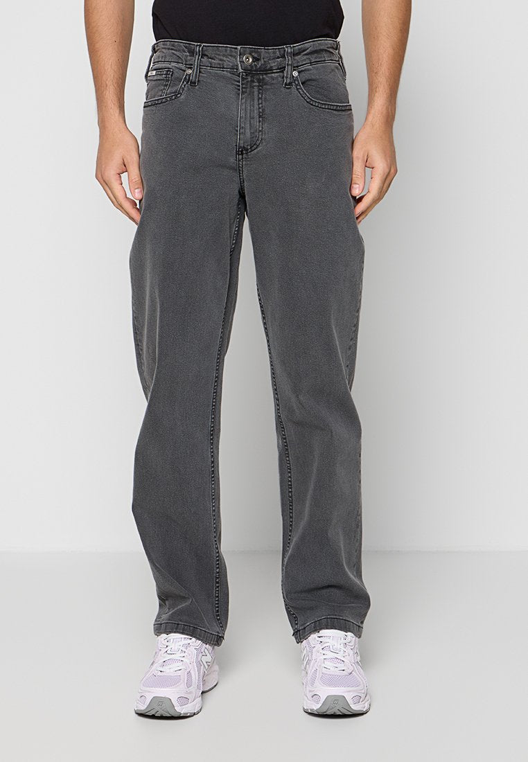 LOOSE FIT Media 1