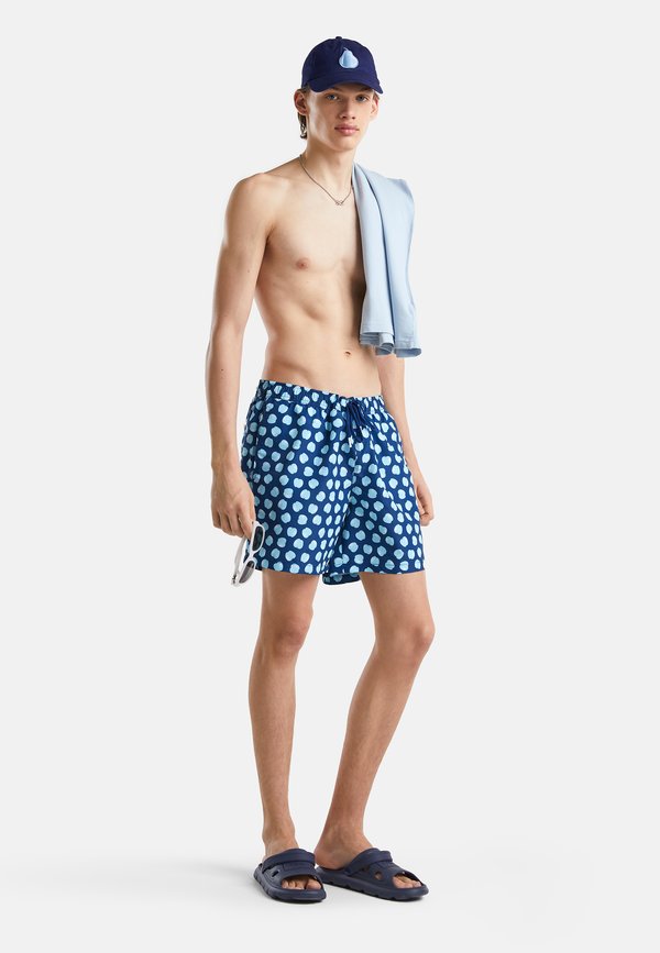 United Colors of Benetton WITH APPLE PATTERN