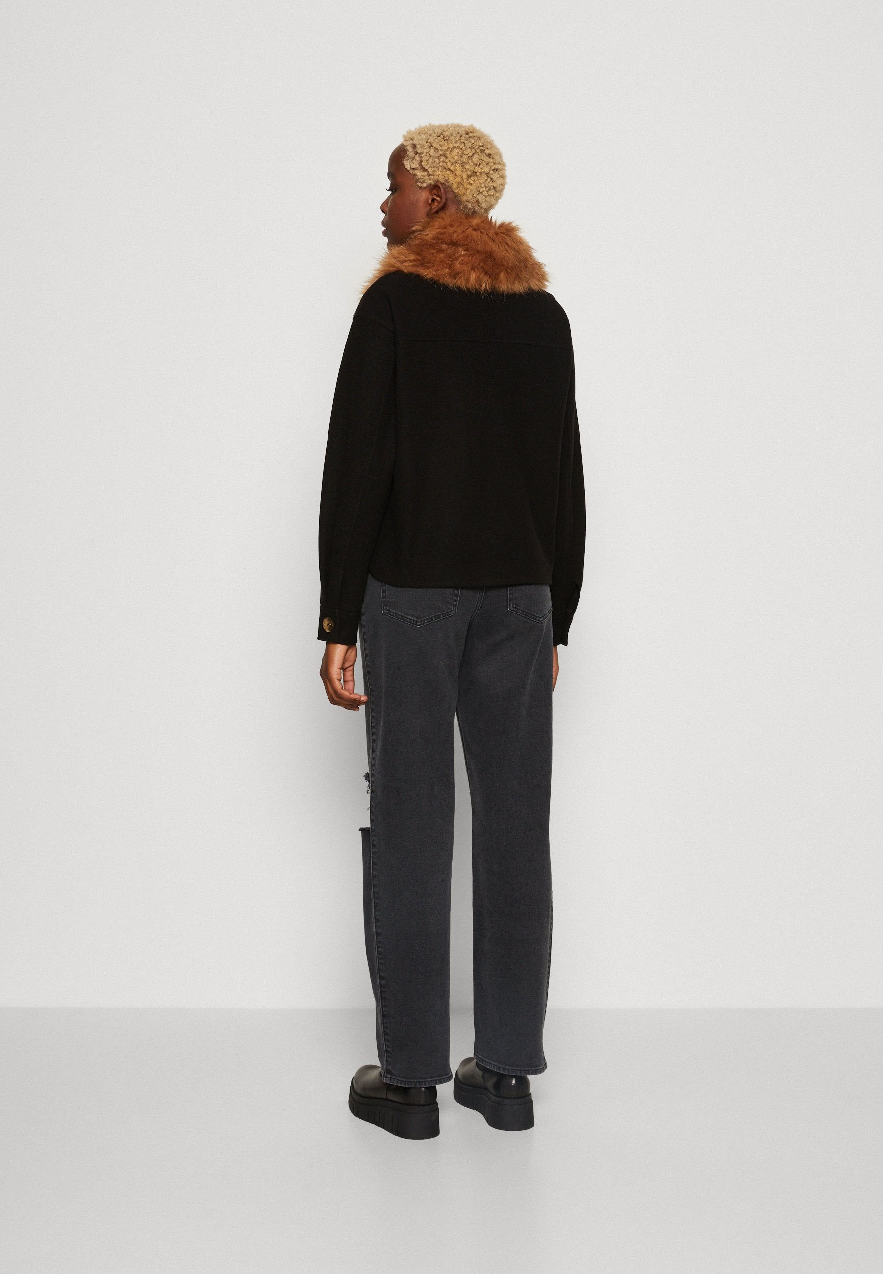 ONLEMMA SHORT FUR SHACKET Media 4