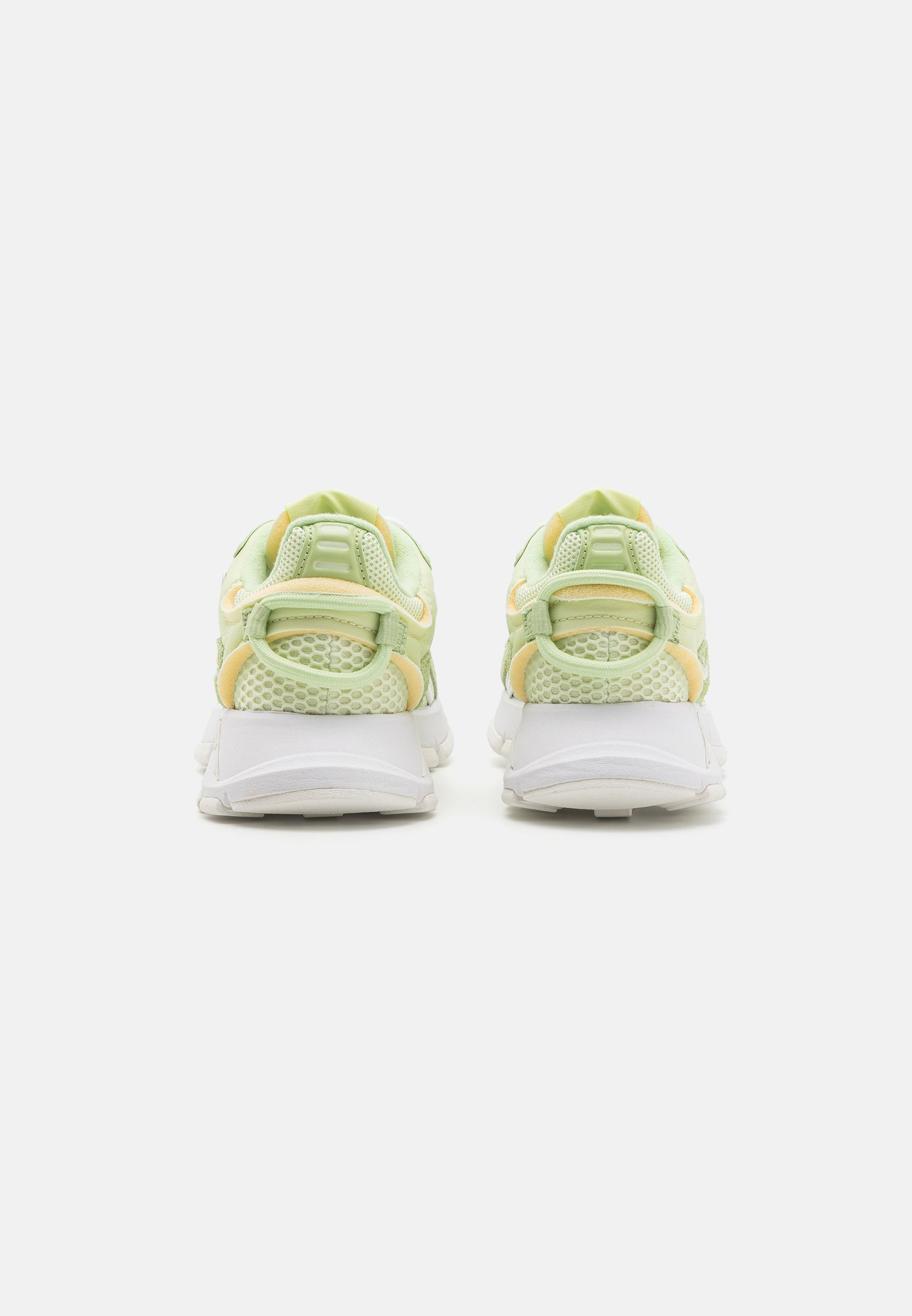 Lacoste L003 NEO 224