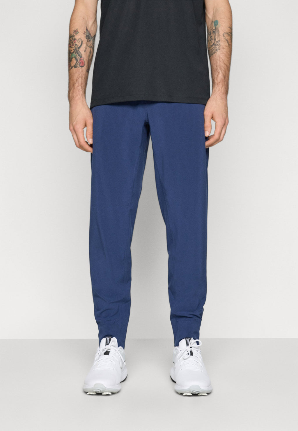 Nike Performance TOUR