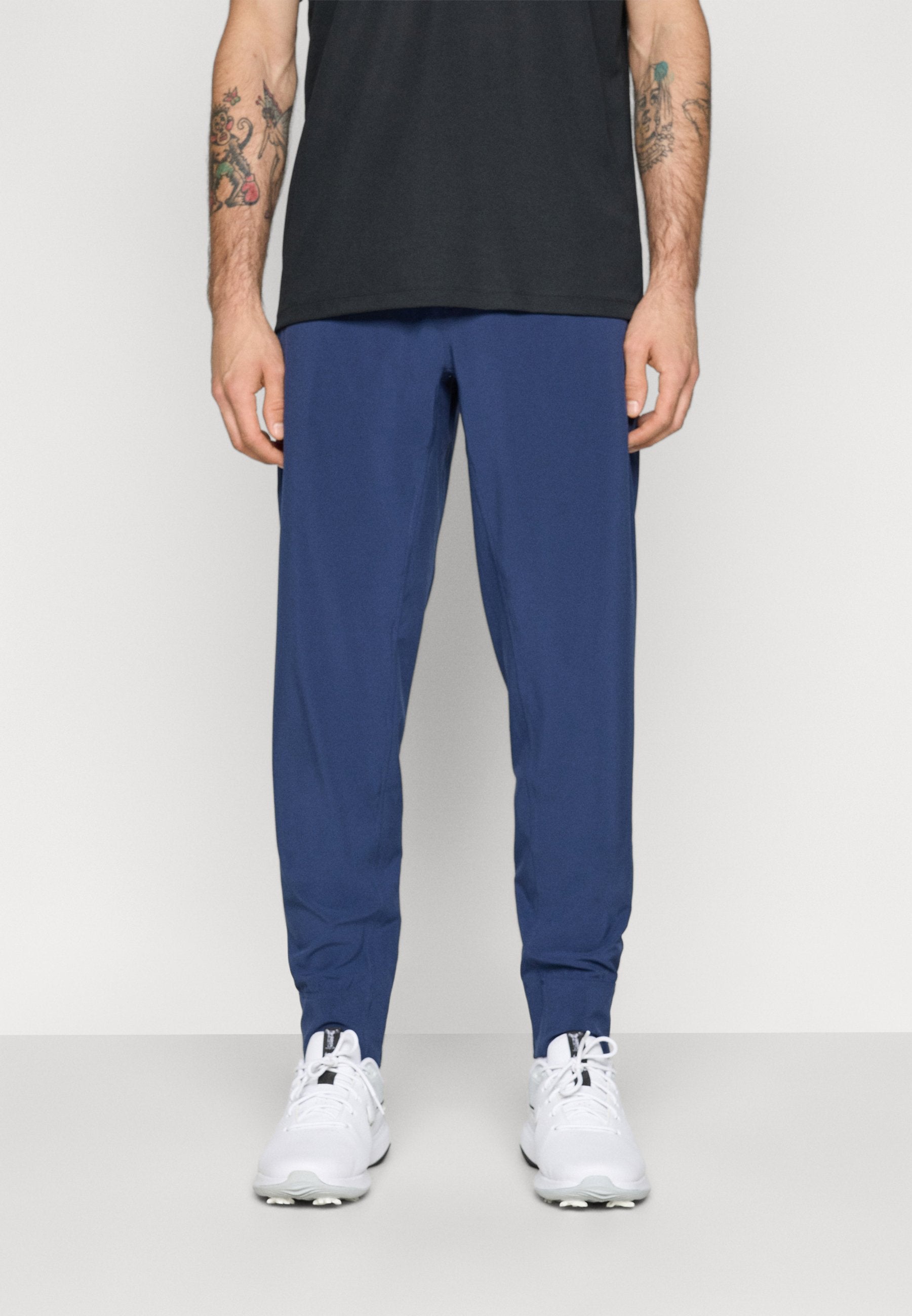 Nike Performance TOUR