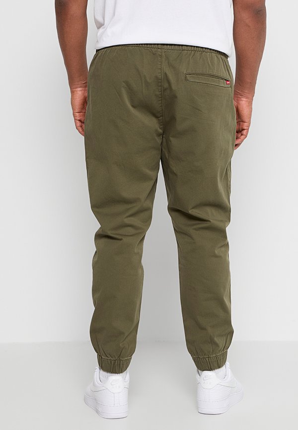 Levi's® Plus TAPERED FIT