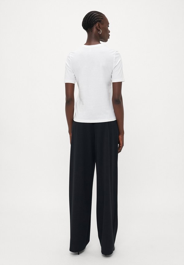 ONLY Tall ONLTHEA O NECK BUTTON