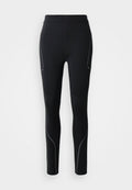 Schwarze Leggings mit einem hohen Bund, versehen mit silbernen Akzentnähten, Seitentaschen und gepunkteten Perforationen entlang der Unterschenkel.