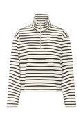 Gestreifter Pullover mit hohem Kragen, schwarz-weißen Streifen auf cremefarbenem Hintergrund, mit Viertelreißverschluss und einer Brusttasche. Material aus Baumwollmischung.