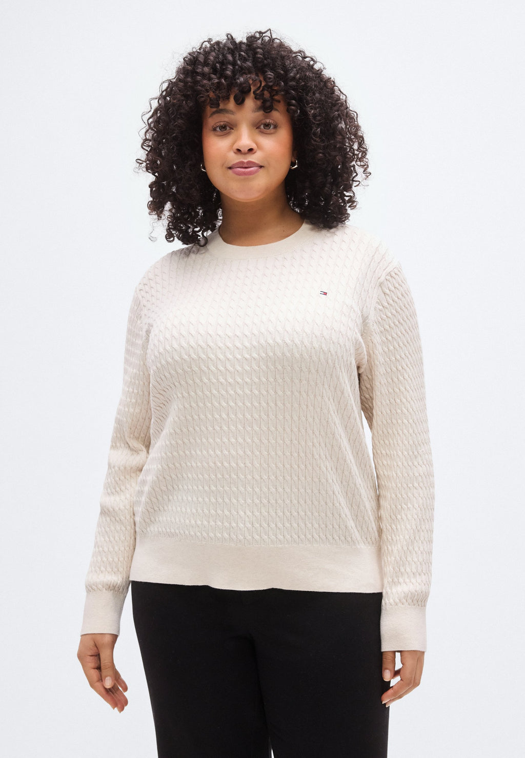 CURVE CABLE KNIT CREW NECK JUMPER Media 3