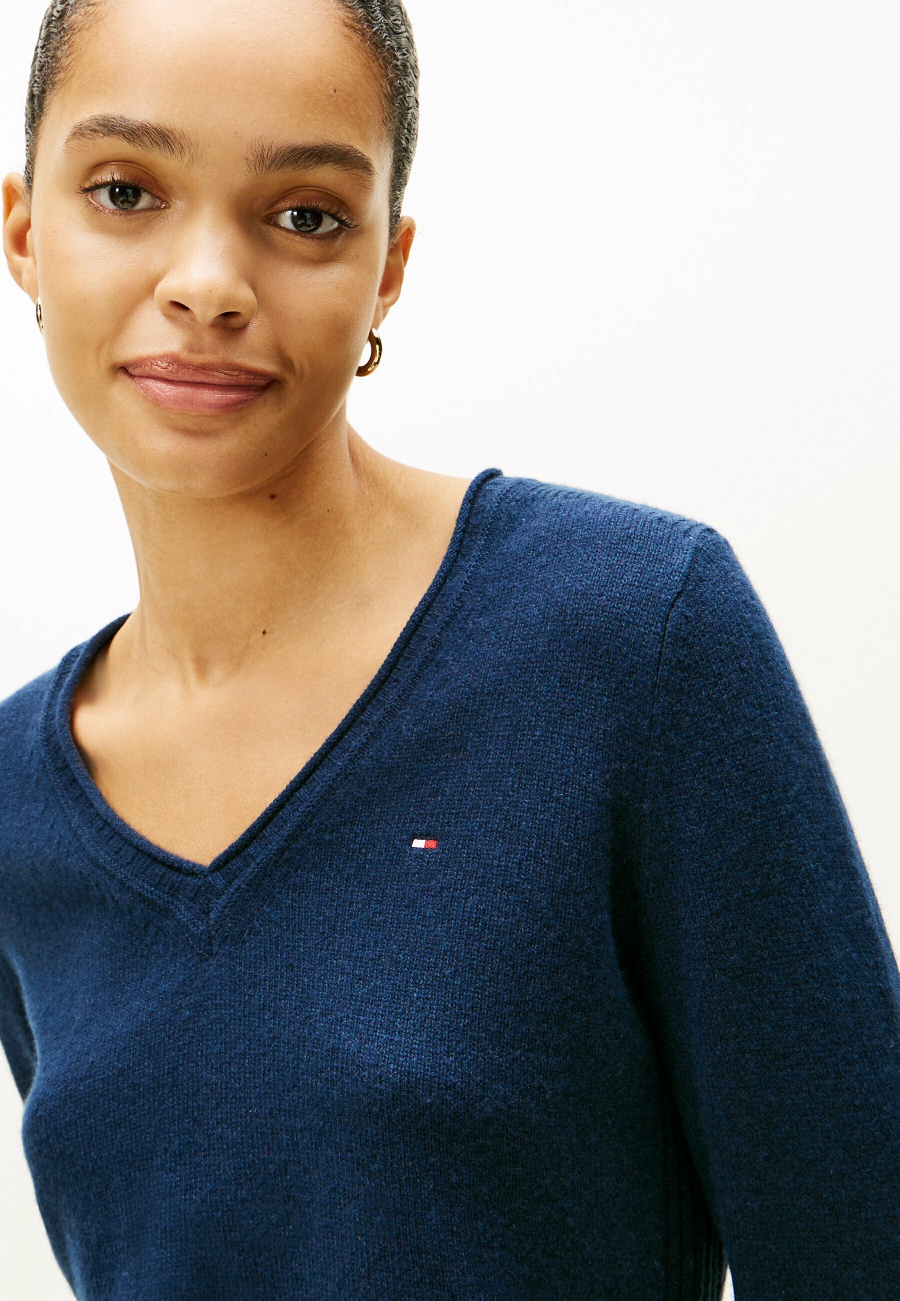 V-NECK SOFT Media 5