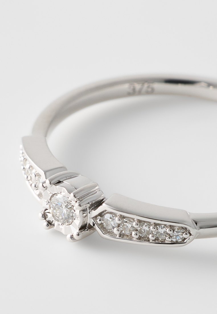 Le Diamantaire 0.09 CT DIAMOND