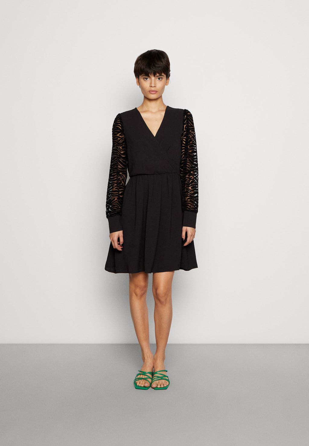 ONLMETTE SLEEVE DETAIL DRESS Media 3