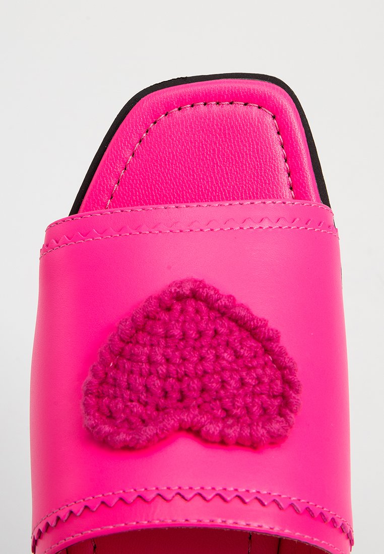 Love Moschino KARL 20