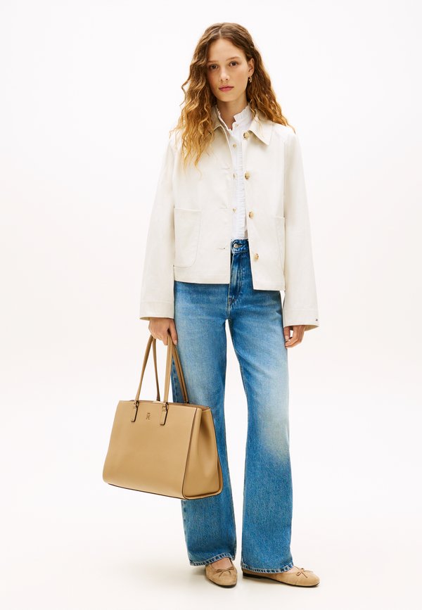 Tommy Hilfiger TH MONOGRAM PEBBLE GRAIN TOTE BAG - Handbag - beige