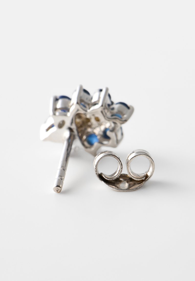 Atelier Du Diamant Fleur Enhantée 0.03 CT DIAMOND
