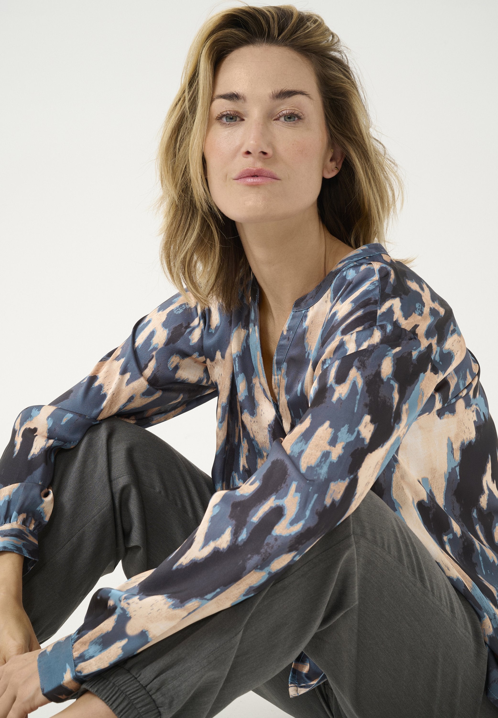 Kaffe  KAULLAV-NOTCH NECK PRINTED
