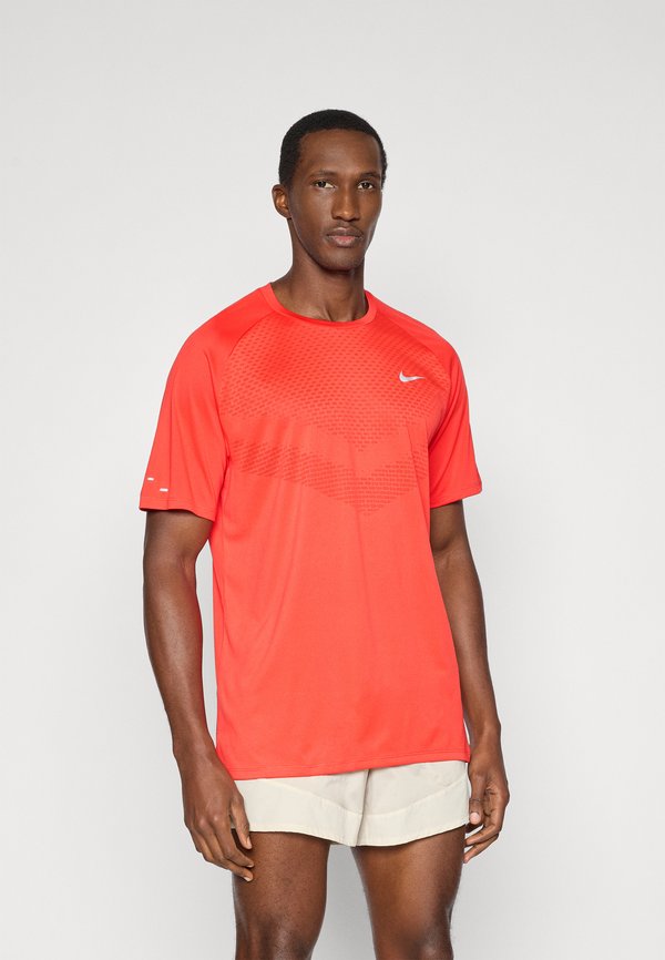 Nike Performance STRIDE - Sports T-shirt - crimson/reflective silver-coloured