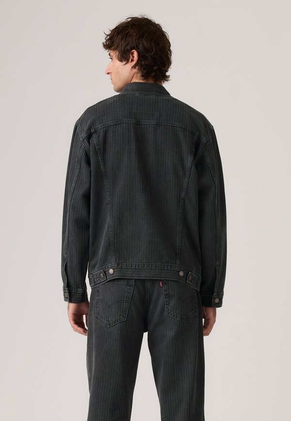 Levi's® RELAXED FIT TRUCKER