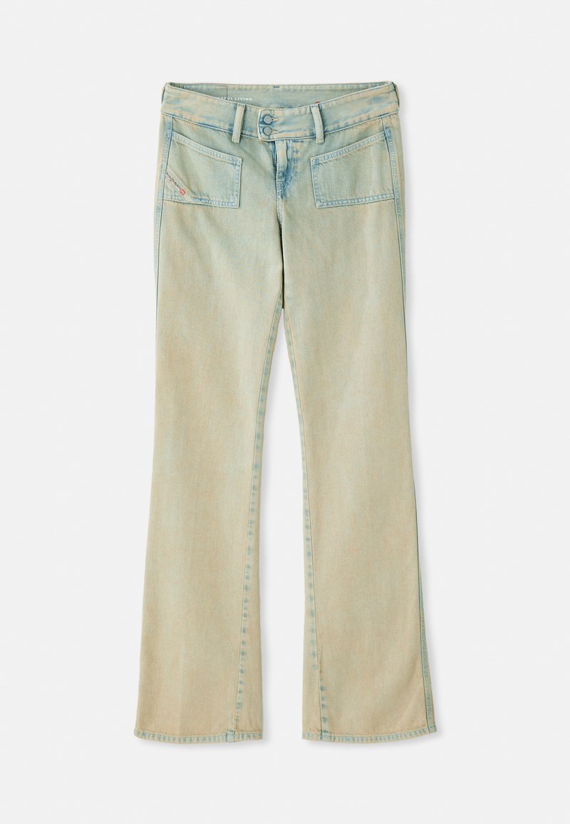 Hellblaue Denim-Jeans im Schlagstil mit einem ausgewaschenen Finish, ausgestattet mit Gürtelschlaufen, zwei Fronttaschen und zwei Gesäßtaschen mit Nähakzenten.
